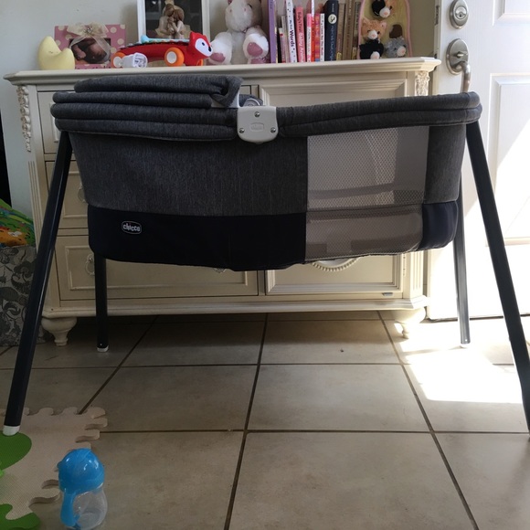 Chicco Lullago Deluxe Portable Bassinet - Picture 2 of 3